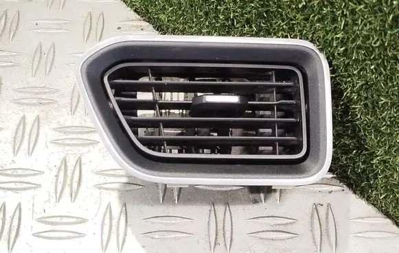 Renault Master III Dashboard air vent grill cover trim 687505442R 687501519R