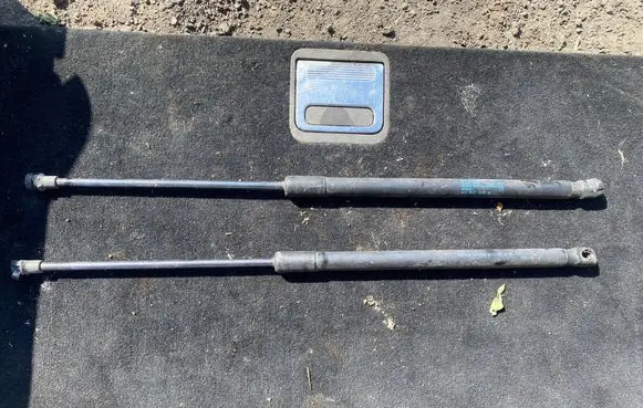 KIA Sportage Tailgate/trunk strut/damper 1K9827550A