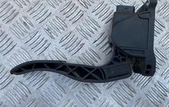 Mercedes-Benz Sprinter W906 Accelerator throttle pedal A9063000304 0280755025 ZGS013Q018
