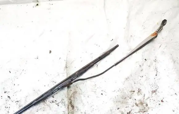 Peugeot 806 Front wiper blade arm