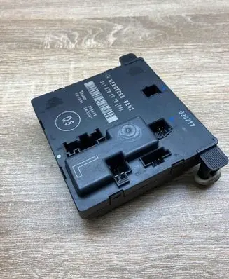 Mercedes-Benz E W211 Door control unit/module 2118201526 356805 LHUsed
