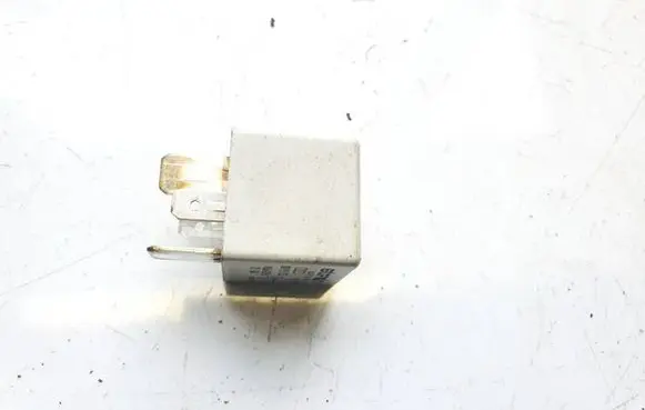 Volkswagen PASSAT B5.5 Other relay 8d0951253 370