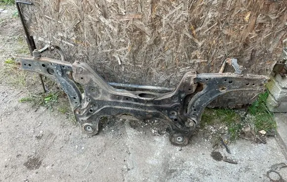 Volkswagen Golf IV Front subframe