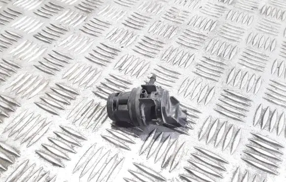 Mazda 6 Windscreen/windshield washer pump 8603102451