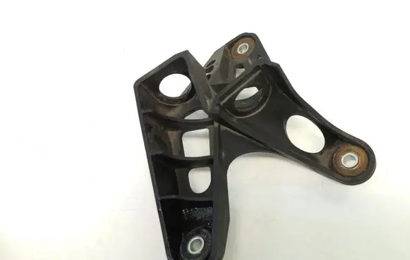 Volkswagen PASSAT B6 Gear shift cable bracket 1K0711789G