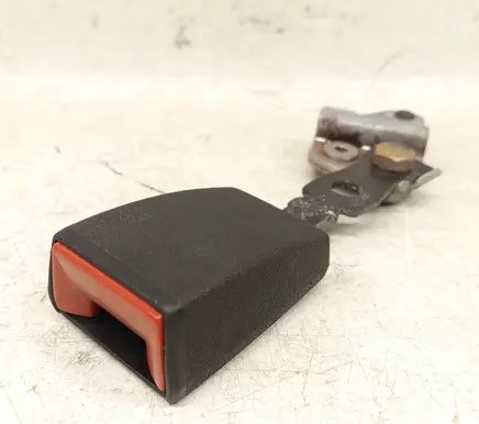 Front seatbelt buckle