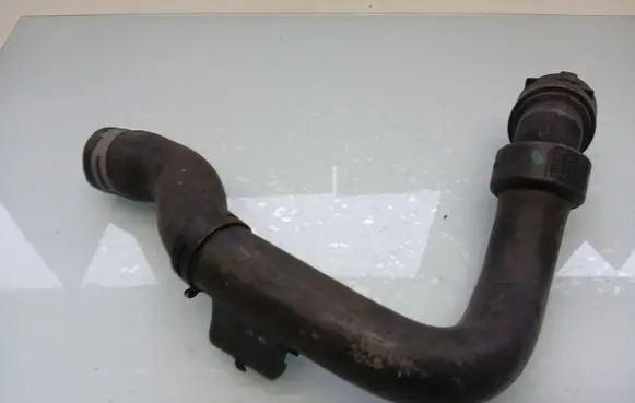 Audi A4 S4 B7 8E 8H Engine coolant pipe/hose 8E0121101C