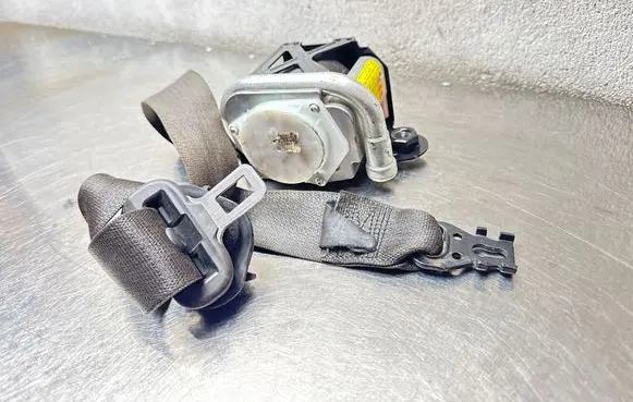Opel Insignia A Front seatbelt 12848367
