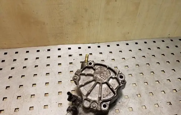 Peugeot 4007 Vacuum pump D1711A