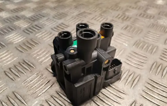 Land Rover Range Rover Sport L494 Air suspension control unit module (rear) CPLA5B710BC