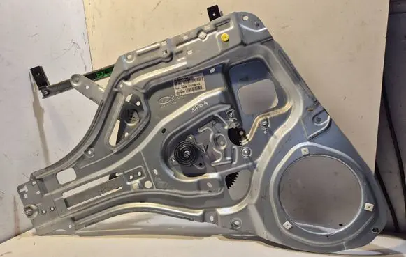 KIA Sportage Front window lifting mechanism without motor 824700Z000