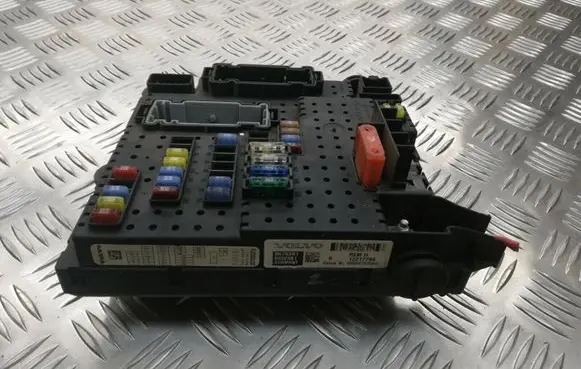 Volvo XC90 Fuse module 12217799 8676391