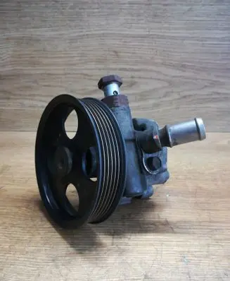 Opel Insignia A Power steering pump 55563329