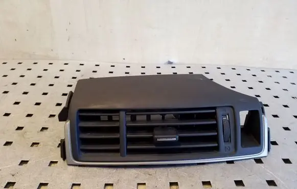 Toyota Verso Dashboard side air vent grill/cover trim 556700F040