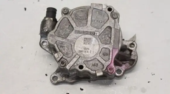 Volkswagen Touran II Vacuum pump 03L145100F