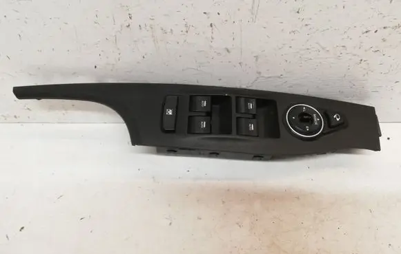 Hyundai i40 Electric window control switch 935703Z000 39R4901000