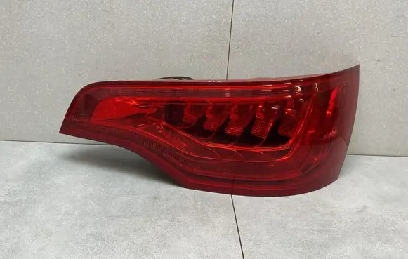Audi Q7 4L Tailgate rear/tail lights 4L0945094F