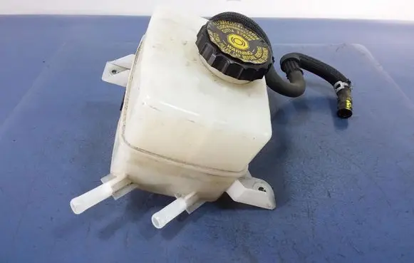 Brake fluid reservoir