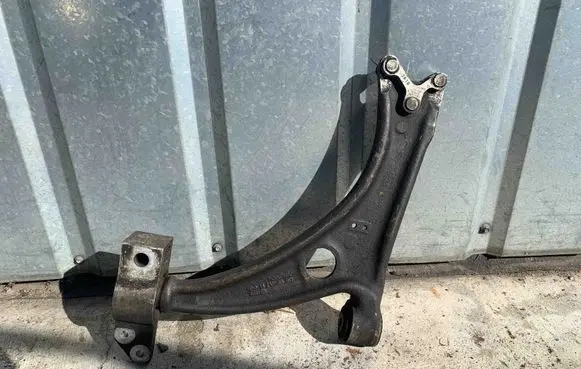 Front lower control arm/wishbone