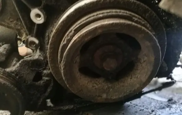 Nissan Pathfinder R51 Crankshaft pulley