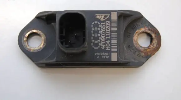 Volkswagen PASSAT B6 Airbag deployment crash/impact sensor 4F0907651