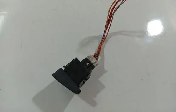 Hyundai i30 Seat heating switch 