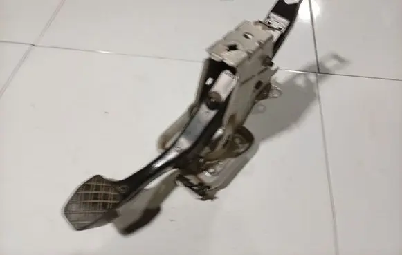 Volkswagen PASSAT B6 Brake pedal 1K1721057AD