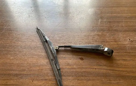 Ford Focus C-MAX Rear wiper blade arm R17526AA