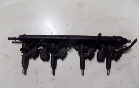 Peugeot 308 Fuel injector supply line/pipe 