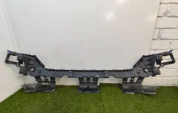 Rear bumper mounting bracket