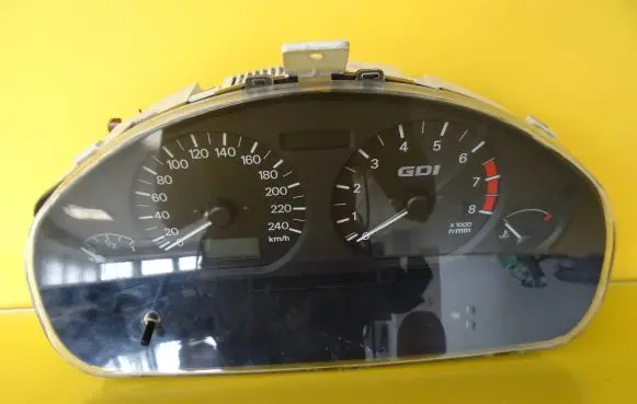 Mitsubishi Carisma Speedometer (instrument cluster) MR381347
