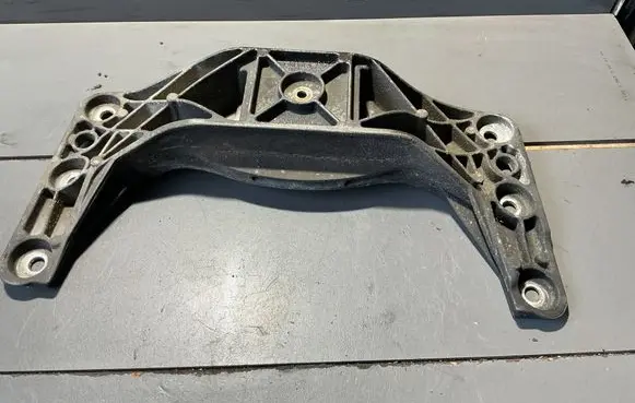 BMW 5 E60 E61 Gearbox mounting bracket 6761106