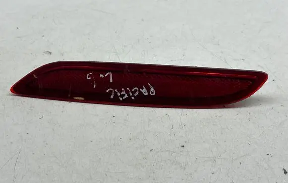 Chrysler Pacifica Rear tail light reflector 68230395AA 430450 09072016