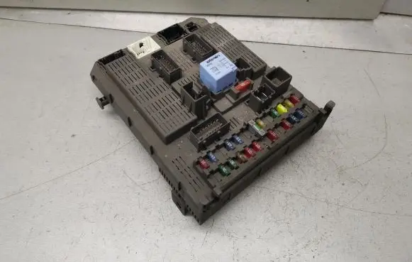 Citroen C5 Fuse module 9648235680