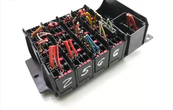Mercedes-Benz C W202 Fuse module 2085450140