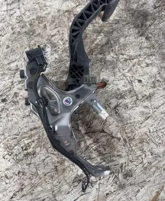 Toyota Yaris Brake pedal