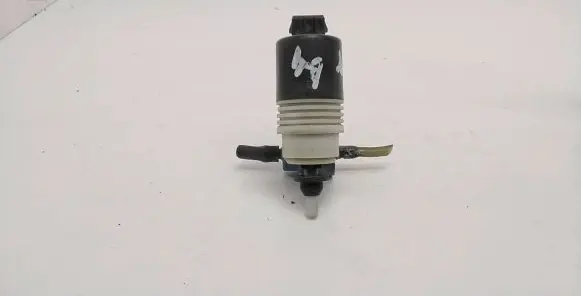 Volkswagen PASSAT B4 Windscreen/windshield washer pump 1H6955651