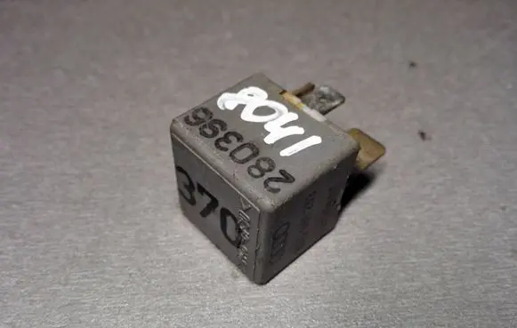 Volkswagen PASSAT B5.5 Other relay 8D0951253 899312000
