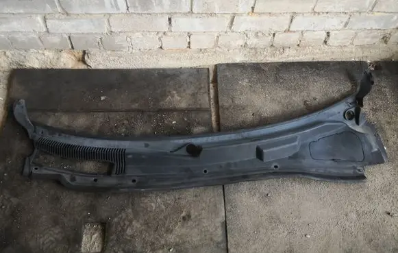 Chrysler 300 - 300C Wiper trim 04805834AC