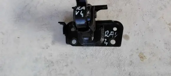 Toyota RAV 4 (XA40) Engine mount bracket