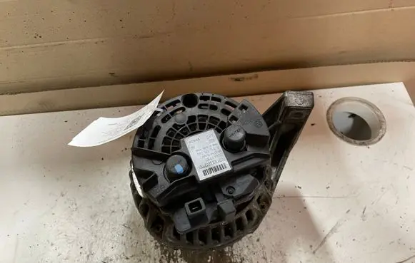 Volvo V70 Generator/alternator 30667787 0124525060