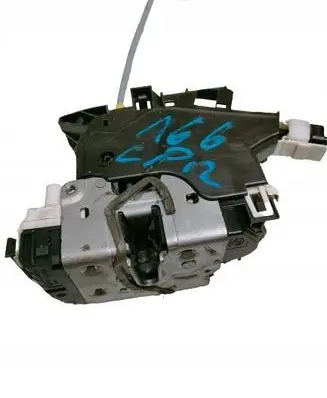 Mercedes-Benz A W176 Front door lock A1667200135