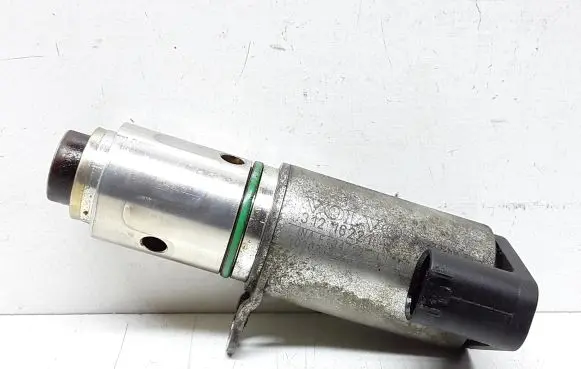 Volvo V70 Camshaft vanos timing valve 31216221