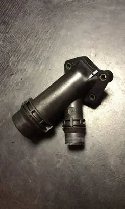 BMW 5 E60 E61 Engine coolant pipe/hose 2247744