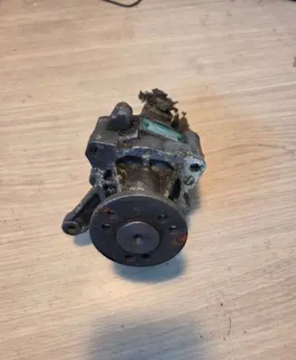 BMW 7 E38 Power steering pump 2106384 18E901