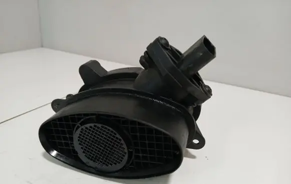 BMW 5 E39 Mass air flow meter 0928400527