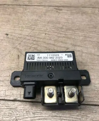Mercedes-Benz E W212 Charging relay 1110029 A0009822023