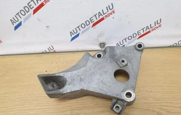 BMW 3 E92 E93 Engine mounting bracket 6775041 22116775041