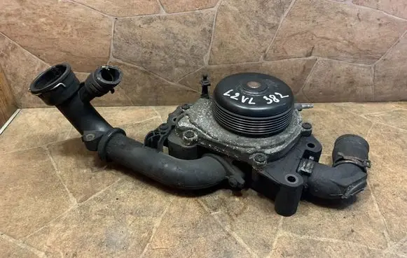 Mercedes-Benz C W204 Water pump A6512006301