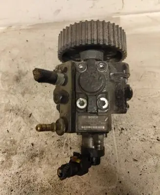 Opel Zafira B Fuel injection high pressure pump 55205935 8832641 0445010150